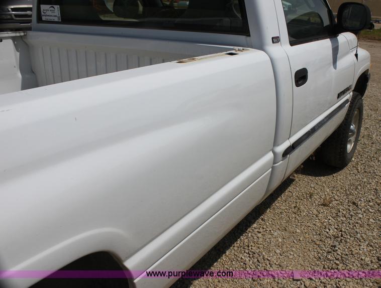 image for item H7432 2001 Dodge Ram 1500 pickup truck