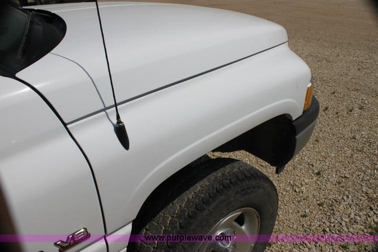 image for item H7432 2001 Dodge Ram 1500 pickup truck