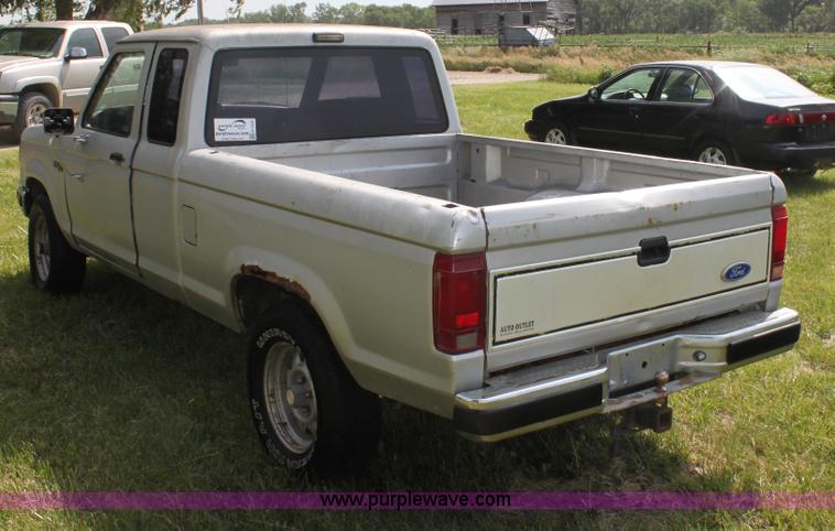image for item H7439 1989 Ford Ranger XLT SuperCab pickup truck
