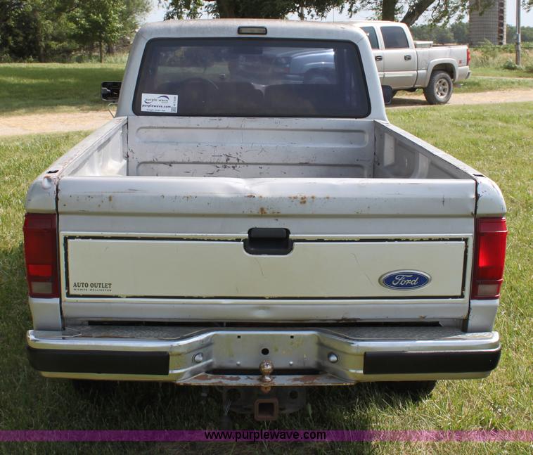 image for item H7439 1989 Ford Ranger XLT SuperCab pickup truck
