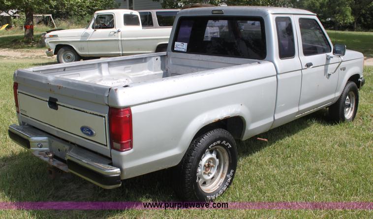 image for item H7439 1989 Ford Ranger XLT SuperCab pickup truck
