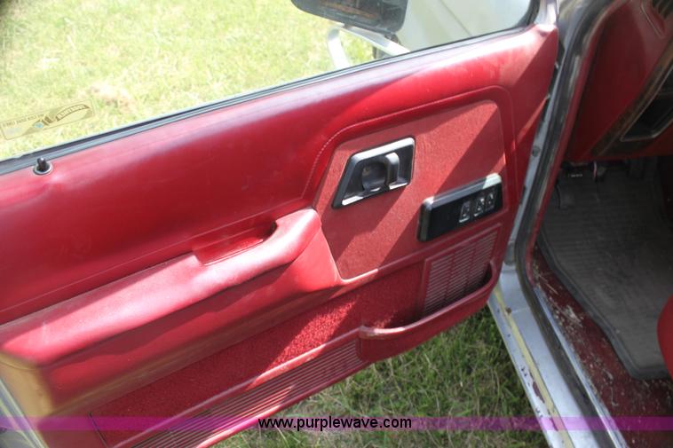 image for item H7439 1989 Ford Ranger XLT SuperCab pickup truck