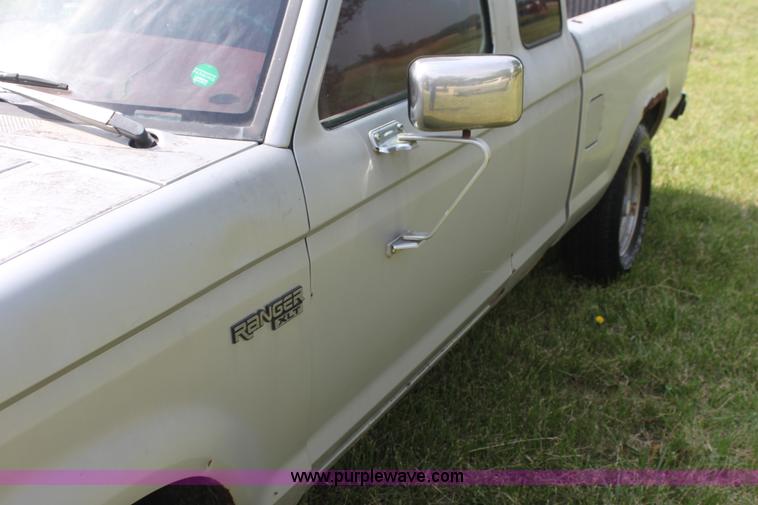 image for item H7439 1989 Ford Ranger XLT SuperCab pickup truck