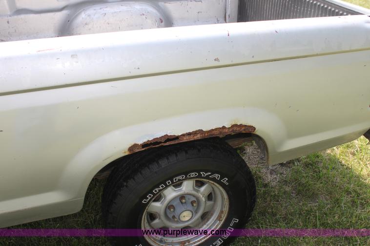 image for item H7439 1989 Ford Ranger XLT SuperCab pickup truck