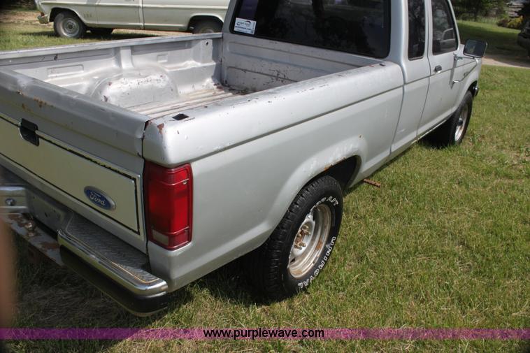 image for item H7439 1989 Ford Ranger XLT SuperCab pickup truck