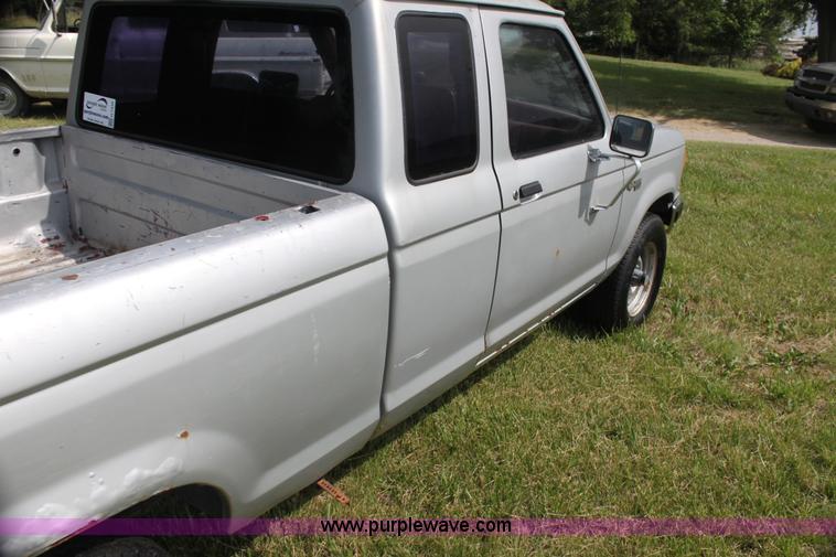 image for item H7439 1989 Ford Ranger XLT SuperCab pickup truck