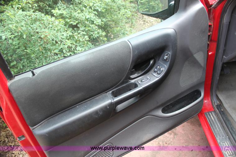 image for item H7448 2003 Ford Ranger pickup truck