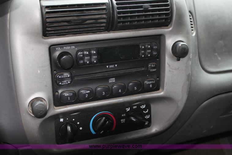 image for item H7448 2003 Ford Ranger pickup truck