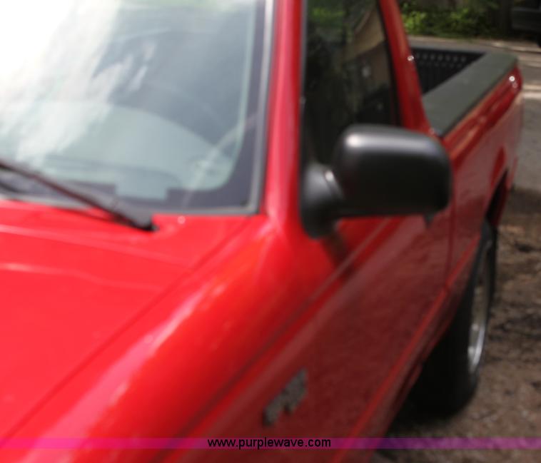 image for item H7448 2003 Ford Ranger pickup truck