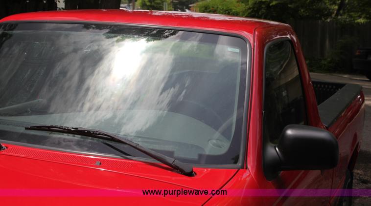 image for item H7448 2003 Ford Ranger pickup truck