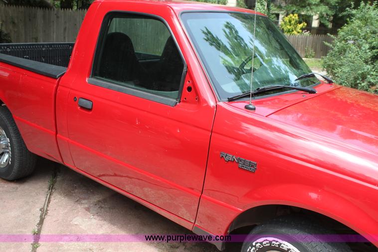 image for item H7448 2003 Ford Ranger pickup truck