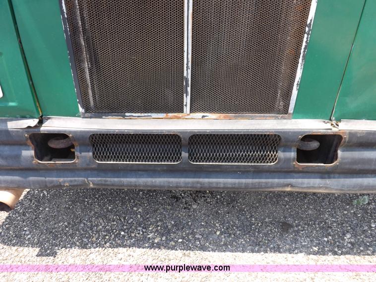 image for item I7721 1996 American Transportation bus