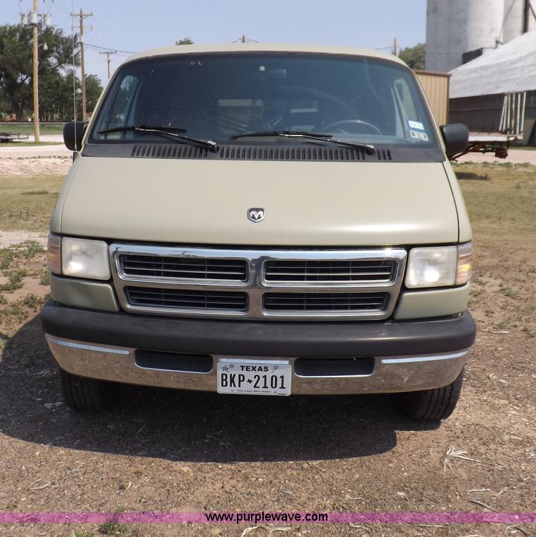 image for item I7722 1997 Dodge Ram Wagon B2500 van