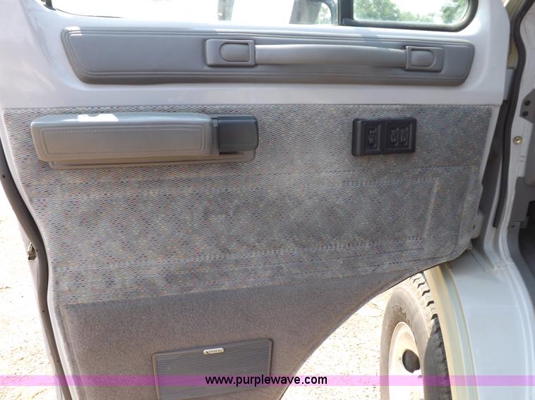 image for item I7722 1997 Dodge Ram Wagon B2500 van
