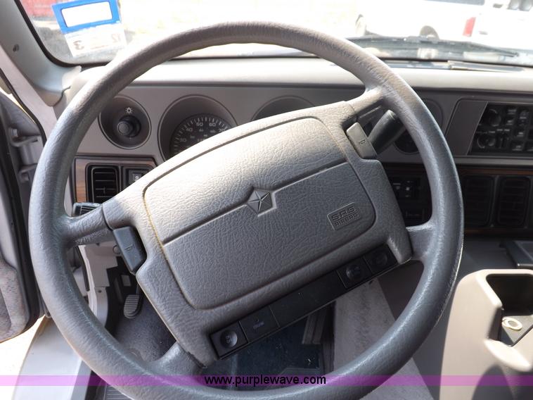 image for item I7722 1997 Dodge Ram Wagon B2500 van