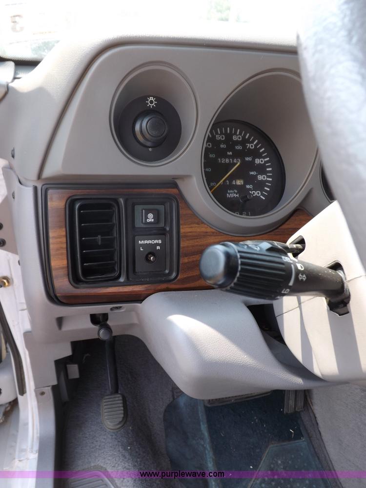 image for item I7722 1997 Dodge Ram Wagon B2500 van