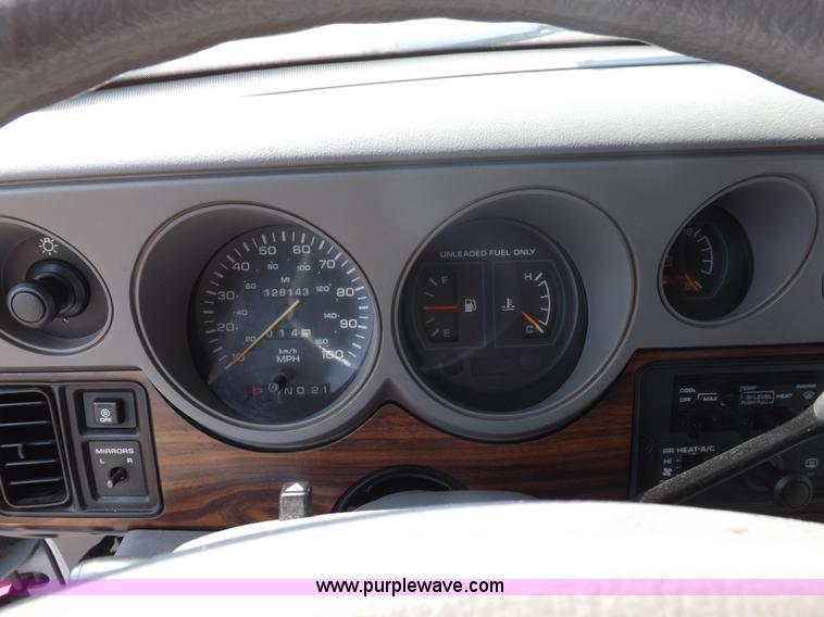 image for item I7722 1997 Dodge Ram Wagon B2500 van