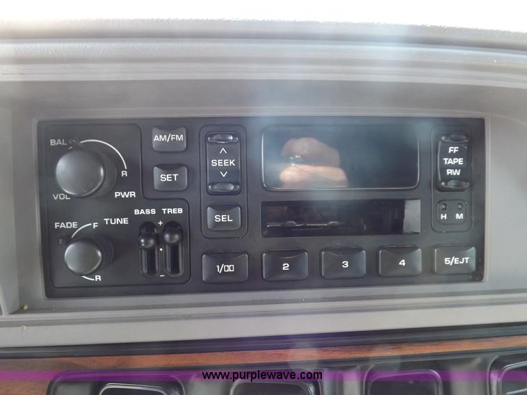 image for item I7722 1997 Dodge Ram Wagon B2500 van