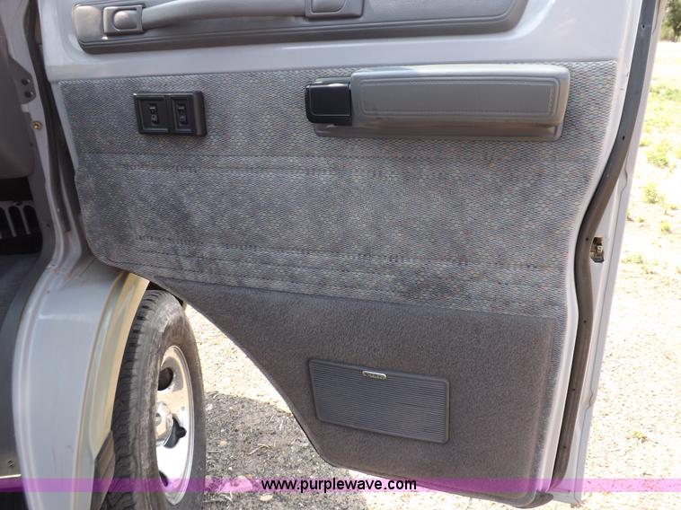 image for item I7722 1997 Dodge Ram Wagon B2500 van