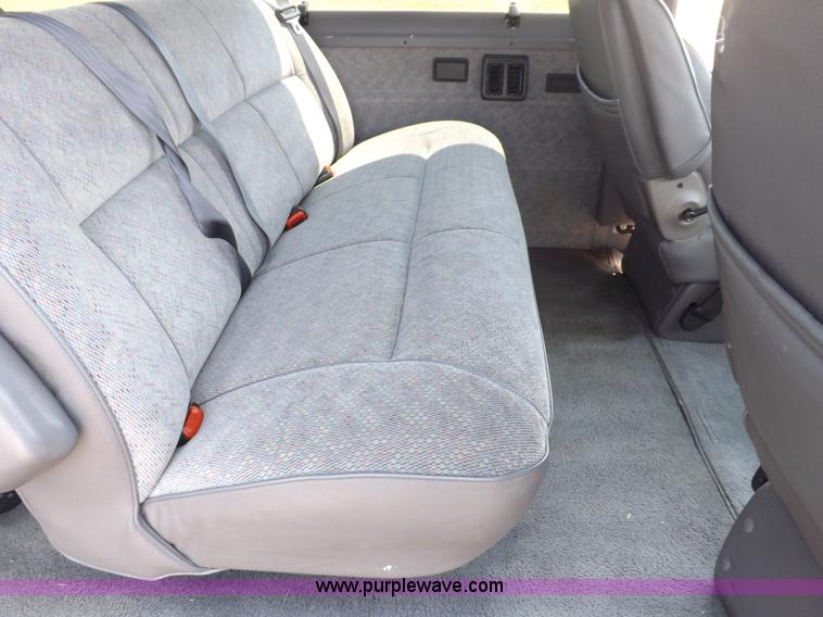 image for item I7722 1997 Dodge Ram Wagon B2500 van
