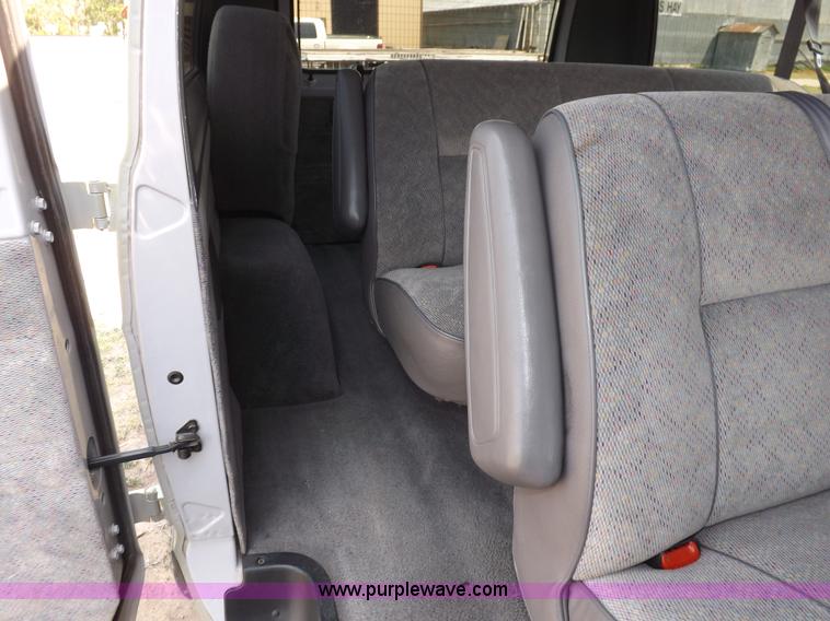 image for item I7722 1997 Dodge Ram Wagon B2500 van
