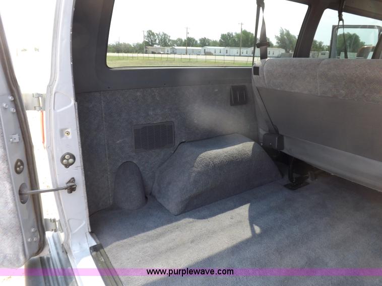 image for item I7722 1997 Dodge Ram Wagon B2500 van
