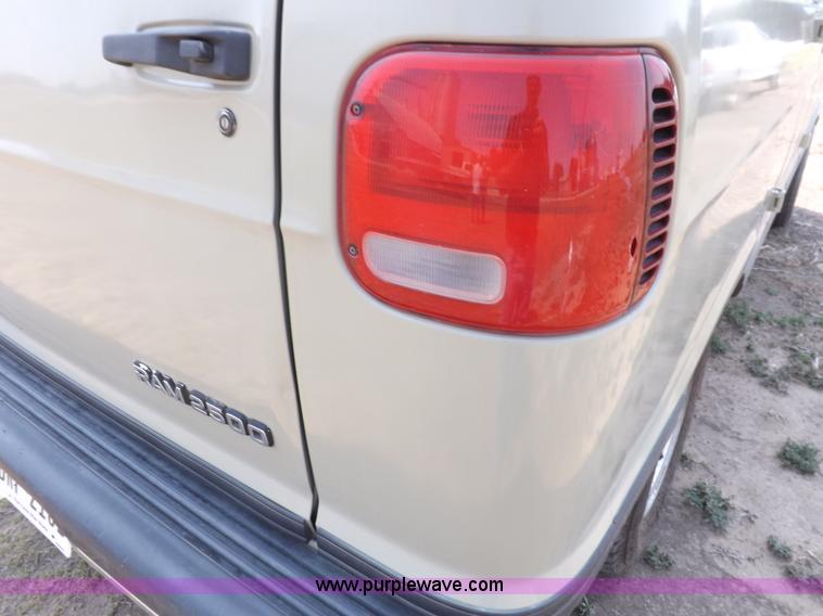 image for item I7722 1997 Dodge Ram Wagon B2500 van