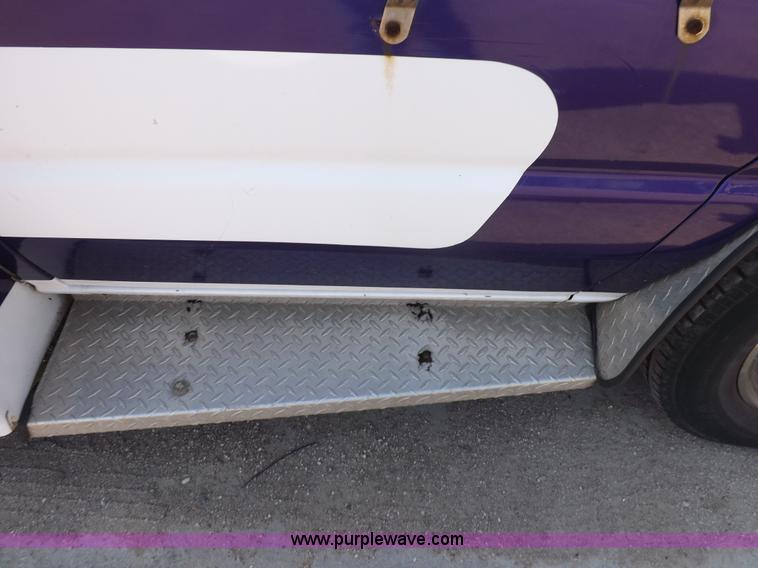 image for item I7723 1995 Ford Econoline E350 transit bus