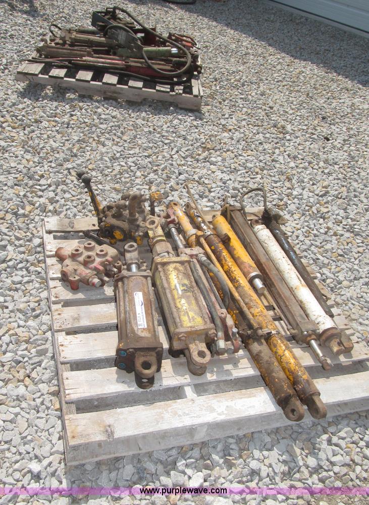 image for item K9733 Assorted cylinders and valve bodies