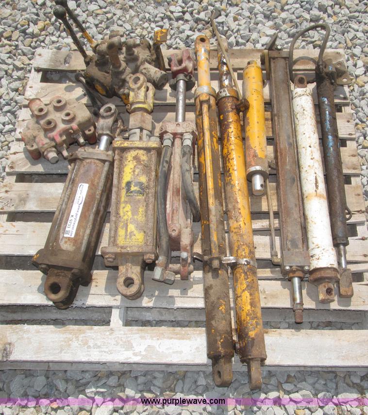 image for item K9733 Assorted cylinders and valve bodies