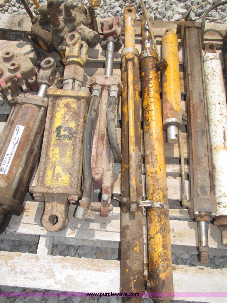 image for item K9733 Assorted cylinders and valve bodies