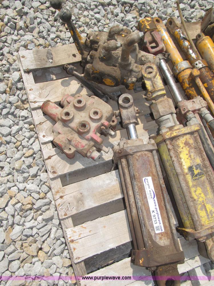 image for item K9733 Assorted cylinders and valve bodies