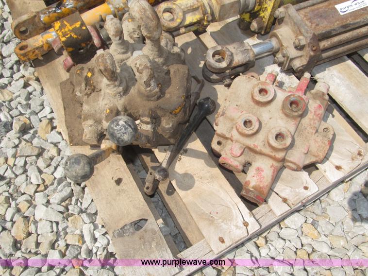 image for item K9733 Assorted cylinders and valve bodies