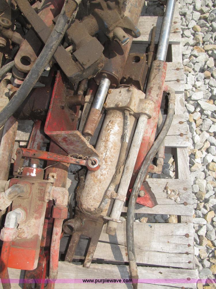 image for item K9733 Assorted cylinders and valve bodies