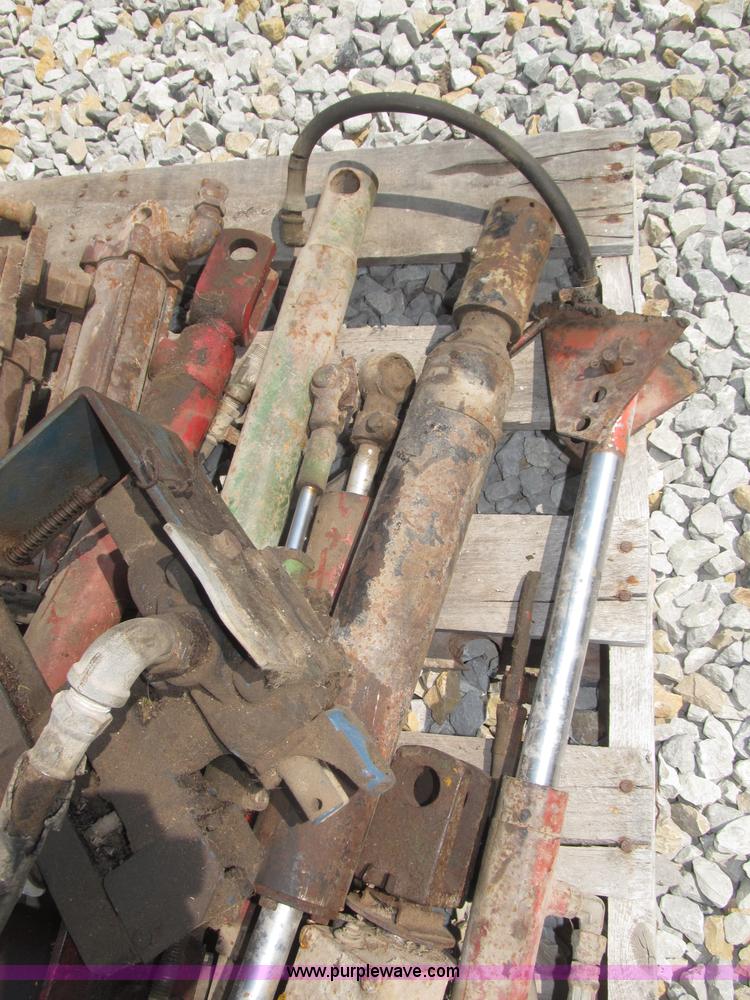 image for item K9733 Assorted cylinders and valve bodies