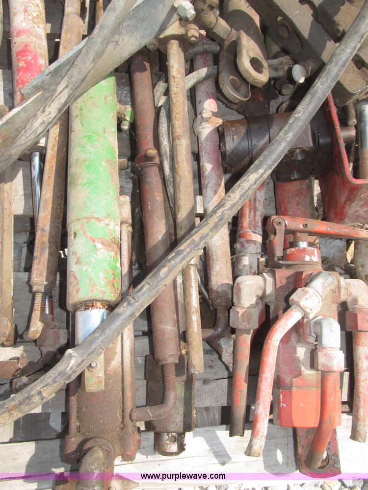 image for item K9733 Assorted cylinders and valve bodies