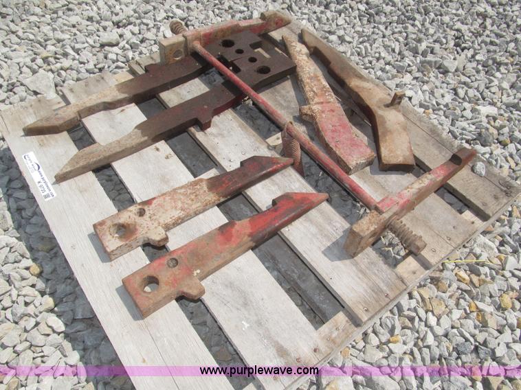 image for item K9735 (4) sets of International fast hitch adapters