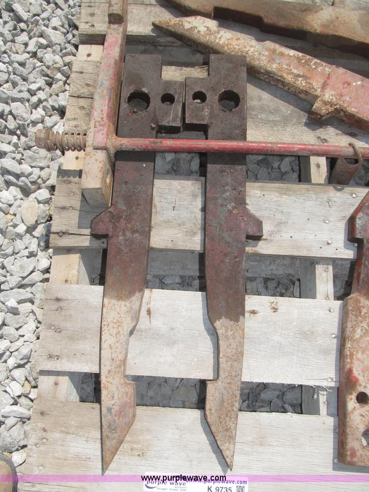 image for item K9735 (4) sets of International fast hitch adapters