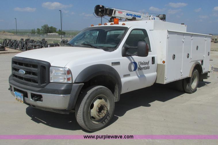 image for item A8575 2007 Ford F550 XL Super Duty service truck with crane