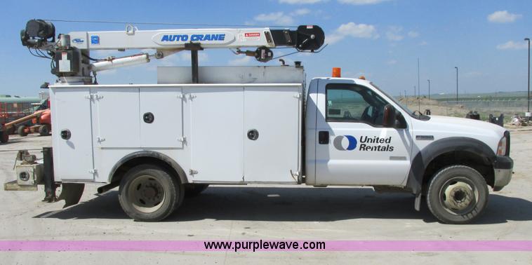 image for item A8575 2007 Ford F550 XL Super Duty service truck with crane