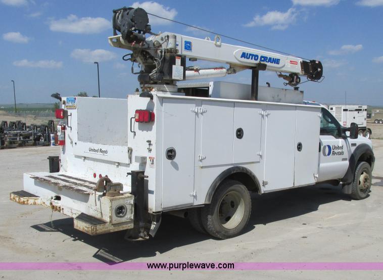image for item A8575 2007 Ford F550 XL Super Duty service truck with crane