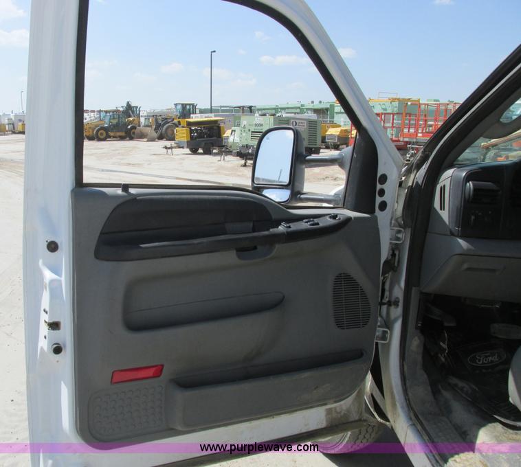 image for item A8575 2007 Ford F550 XL Super Duty service truck with crane