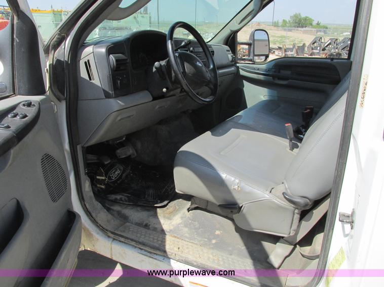 image for item A8575 2007 Ford F550 XL Super Duty service truck with crane