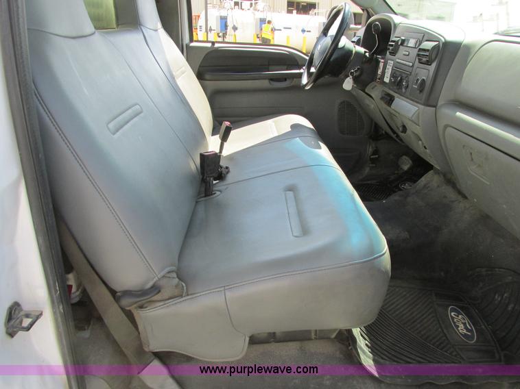 image for item A8575 2007 Ford F550 XL Super Duty service truck with crane