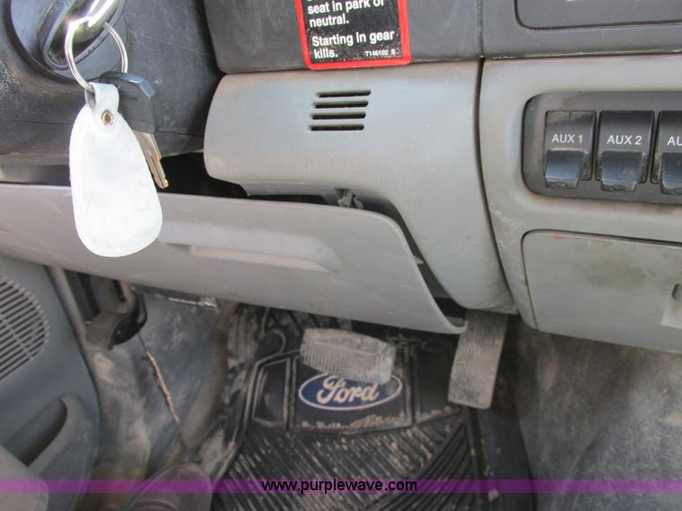 image for item A8575 2007 Ford F550 XL Super Duty service truck with crane