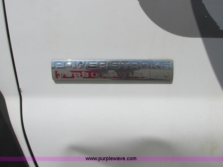 image for item A8575 2007 Ford F550 XL Super Duty service truck with crane