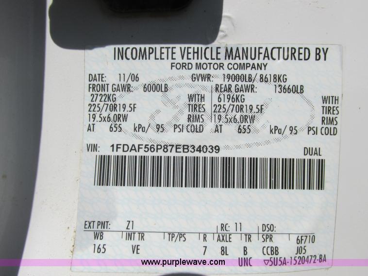 image for item A8575 2007 Ford F550 XL Super Duty service truck with crane