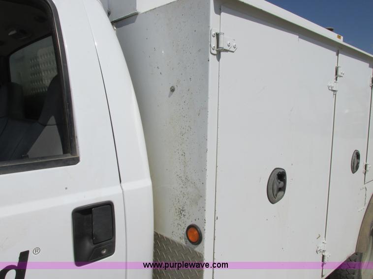 image for item A8575 2007 Ford F550 XL Super Duty service truck with crane