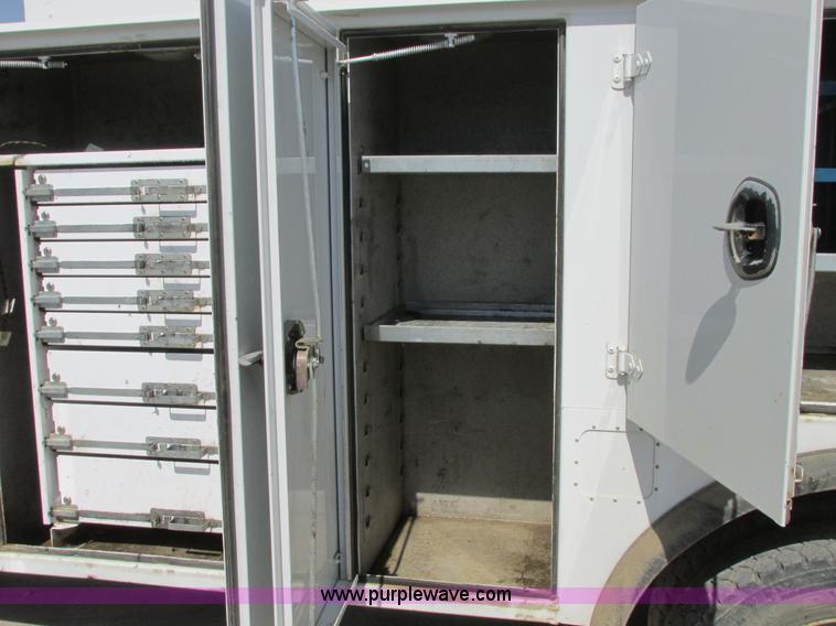 image for item A8575 2007 Ford F550 XL Super Duty service truck with crane