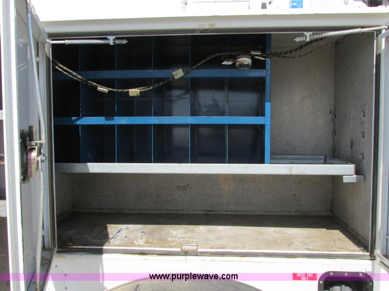 image for item A8575 2007 Ford F550 XL Super Duty service truck with crane